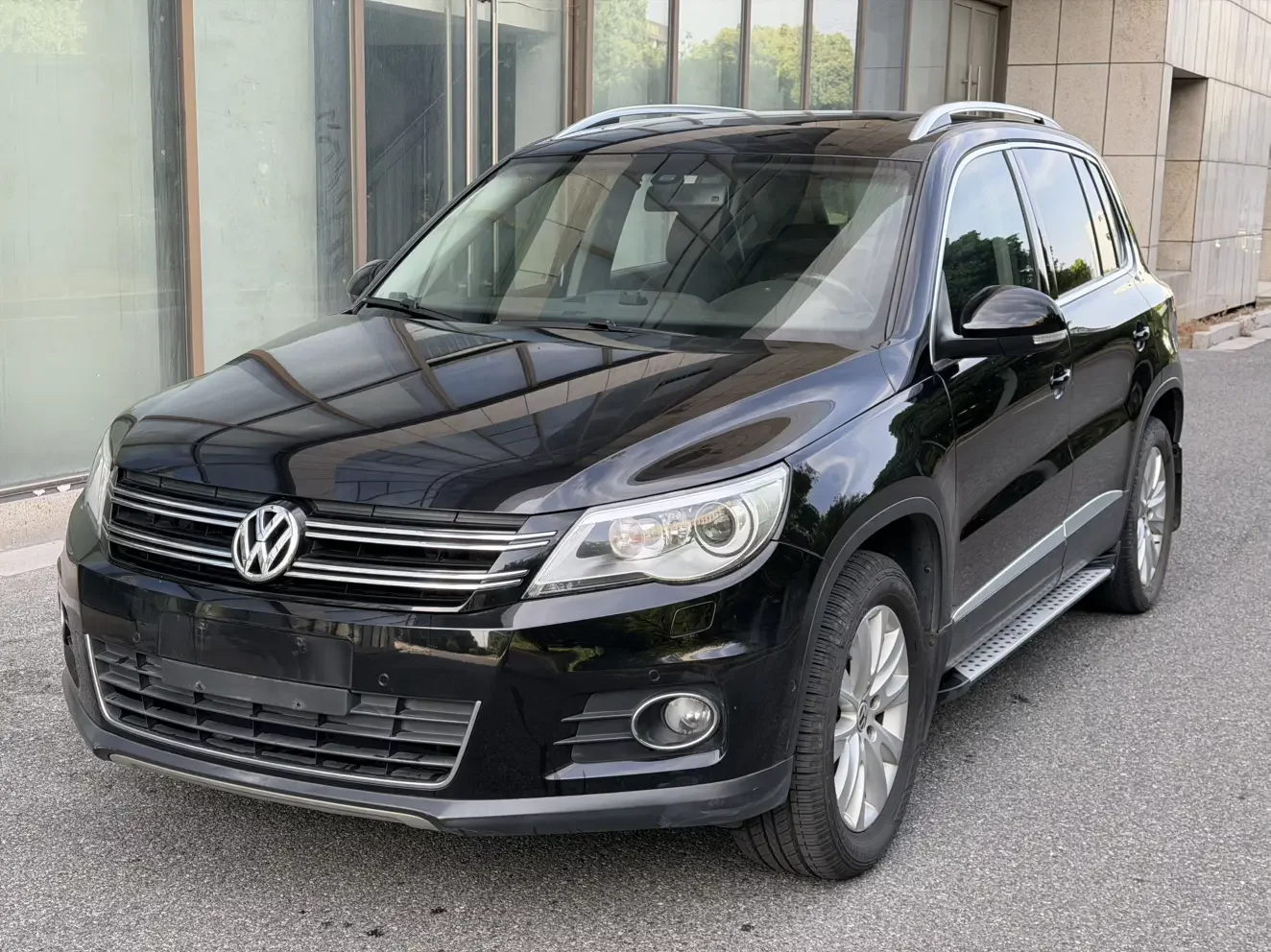 Volkswagen Tiguan (Tharu)