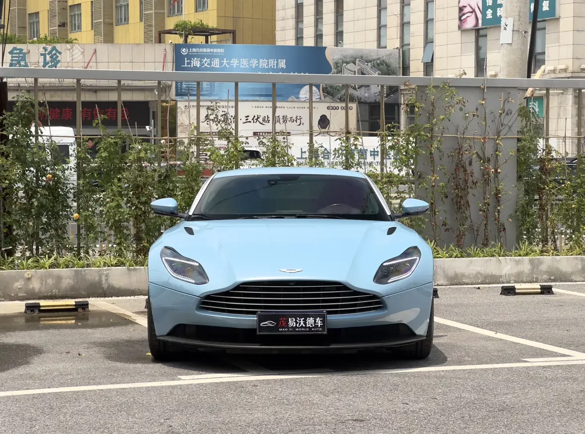 Aston Martin DB11
