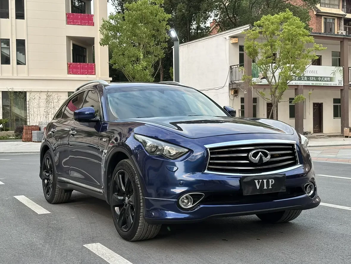 Infiniti QX70