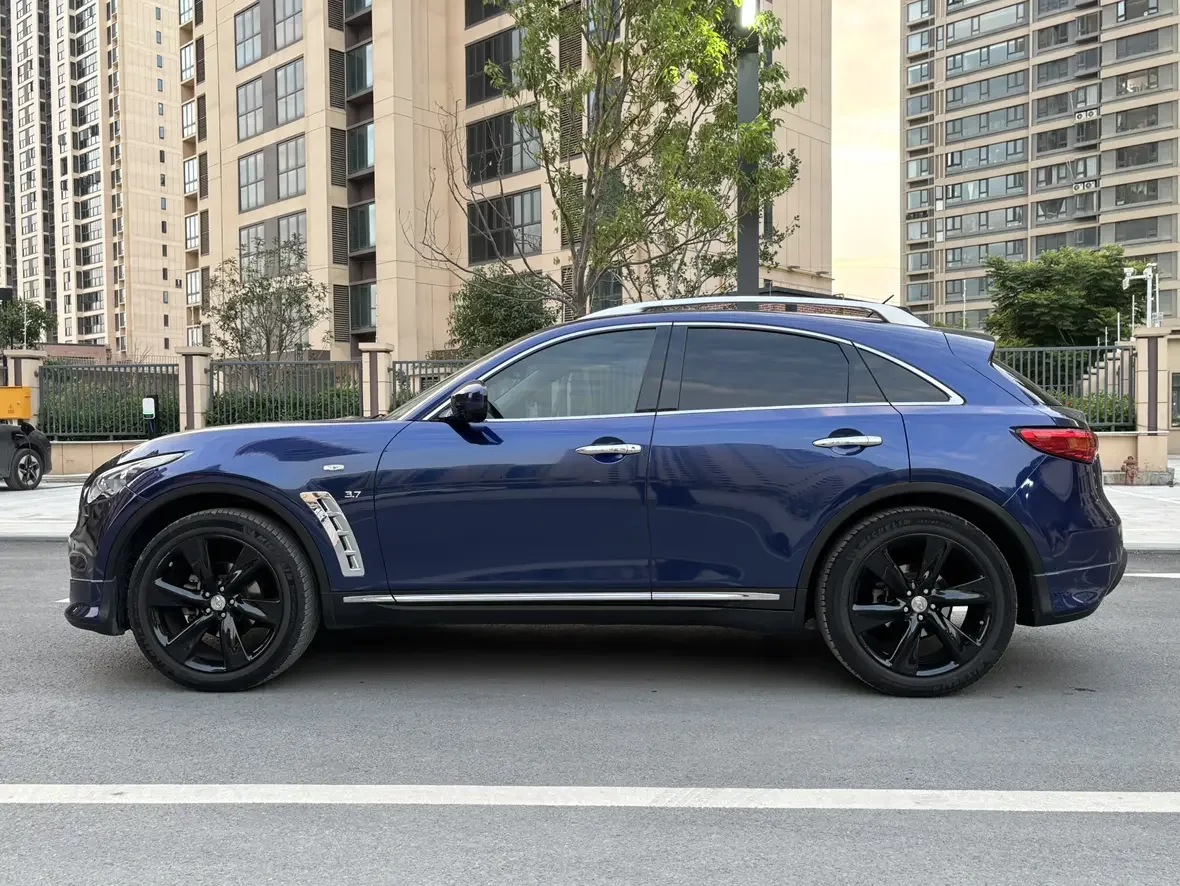 Infiniti QX70