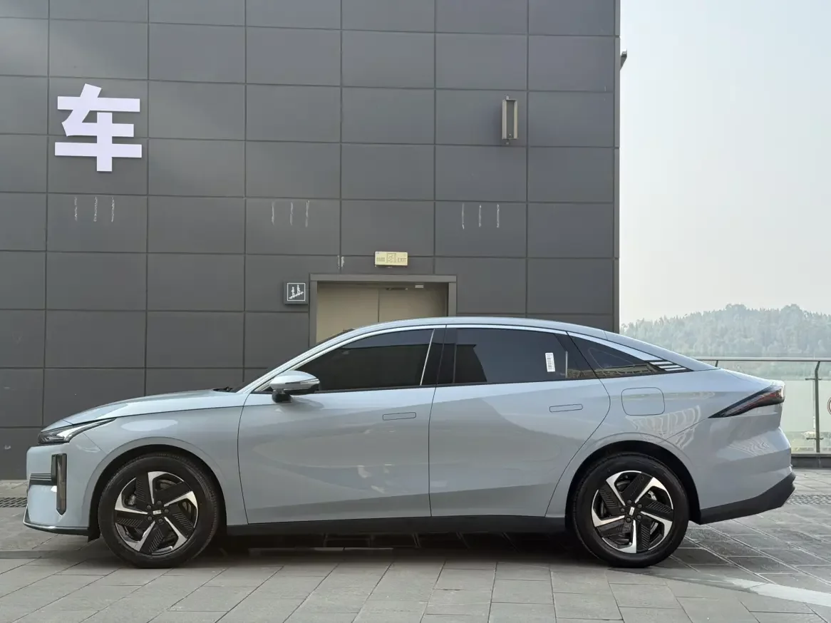Geely Galaxy L6