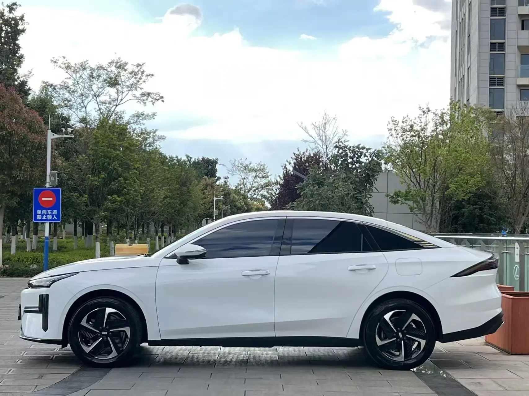 Geely Galaxy L6