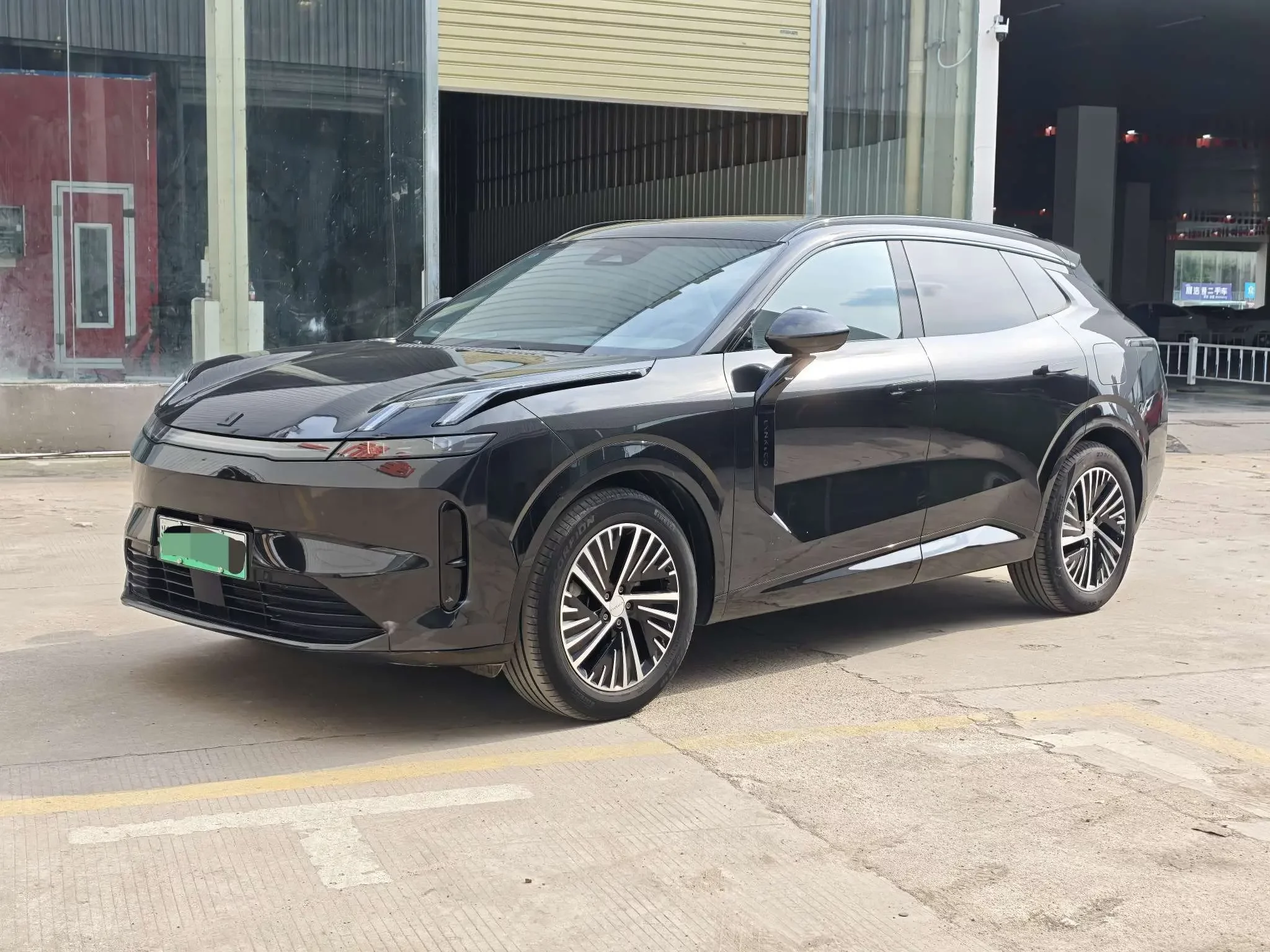 Lynk & Co 08 EM-P