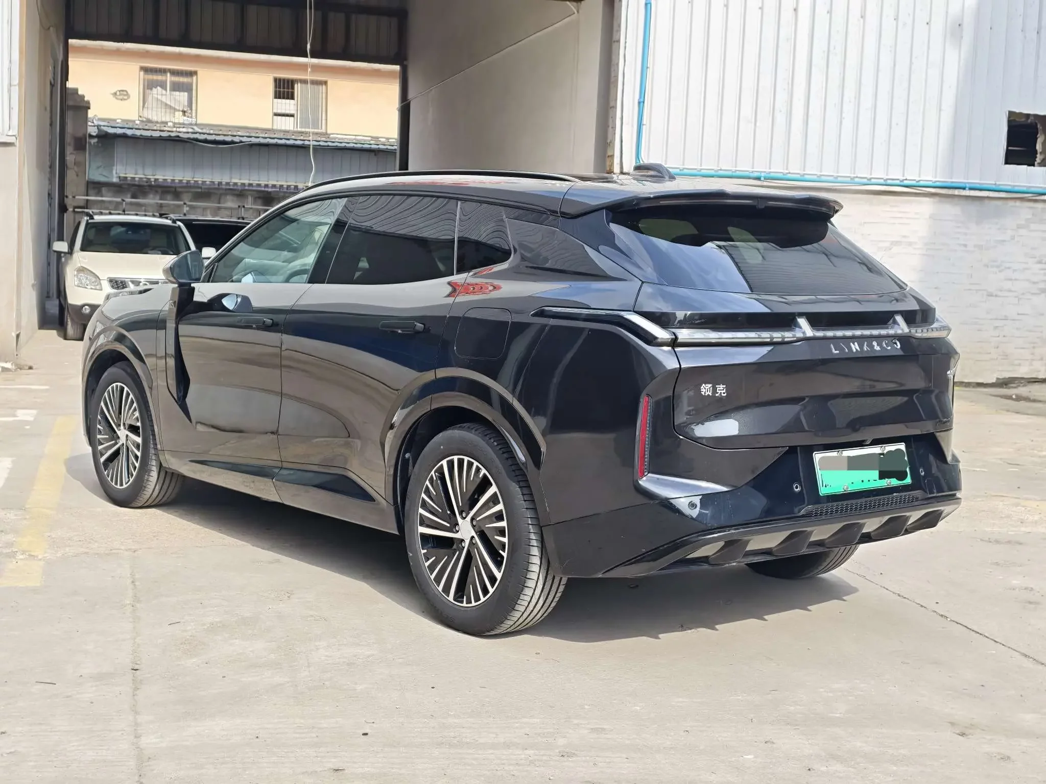 Lynk & Co 08 EM-P