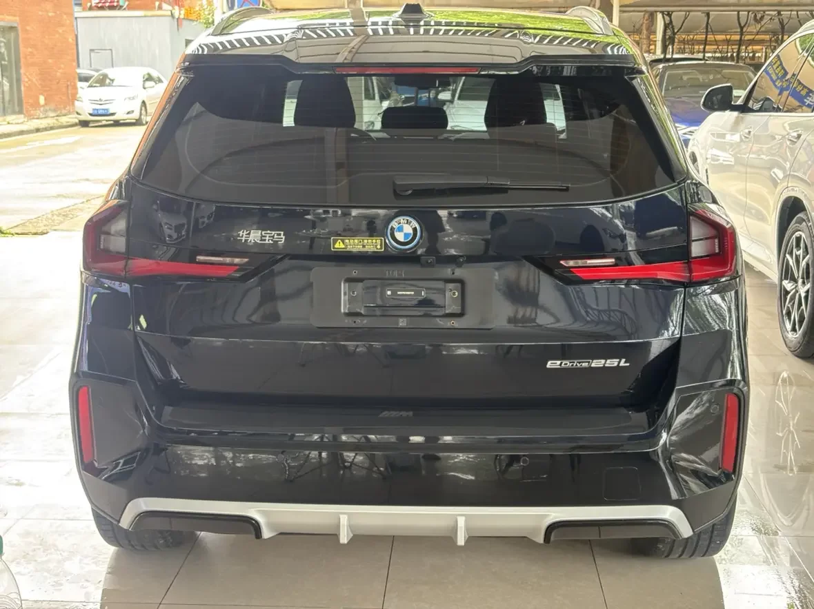 BMW iX1