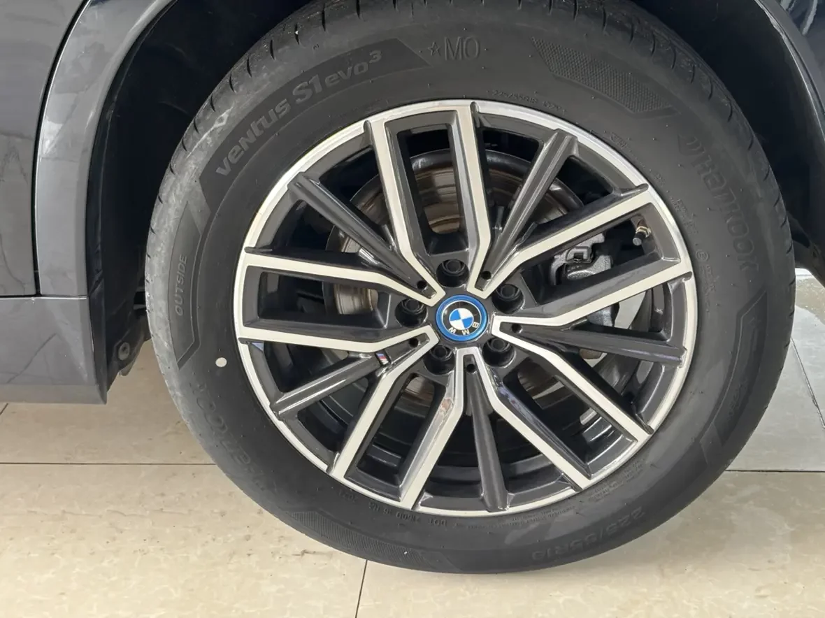 BMW iX1