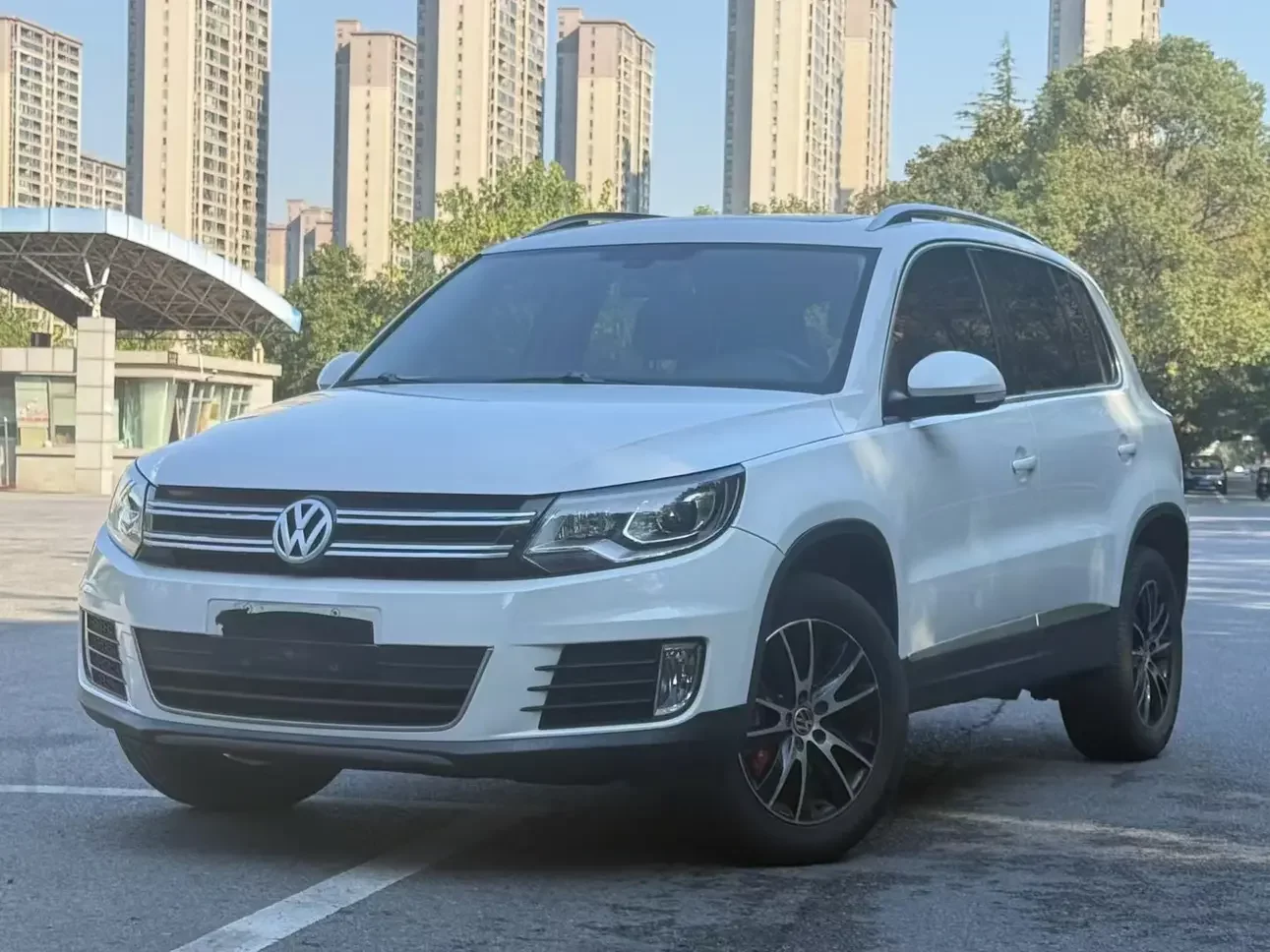 Volkswagen Tiguan (Tharu)