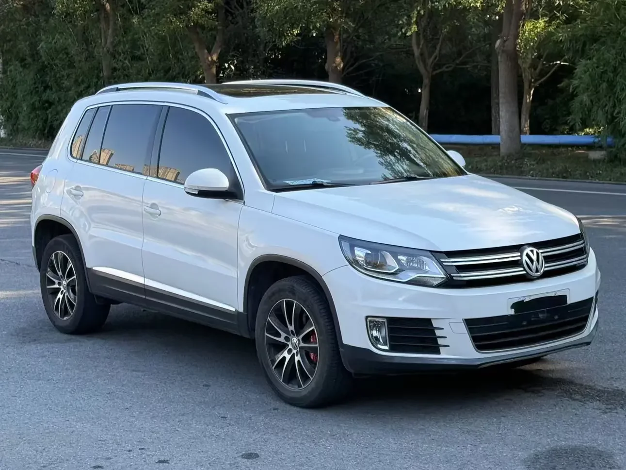 Volkswagen Tiguan (Tharu)
