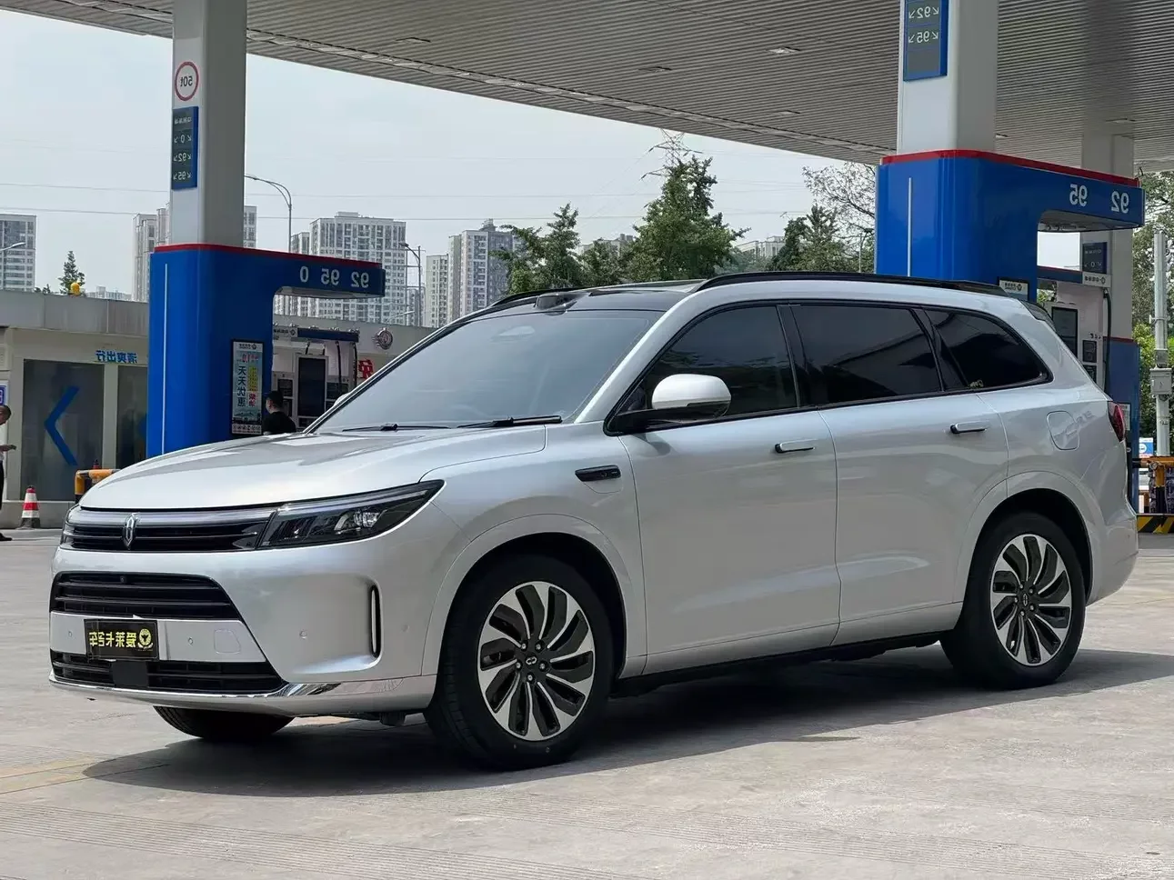 AITO M7 (Wenjie M7)  из Китая
