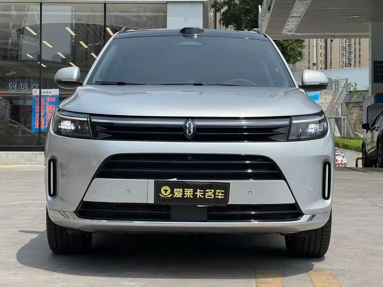 AITO M7 (Wenjie M7)  из Китая