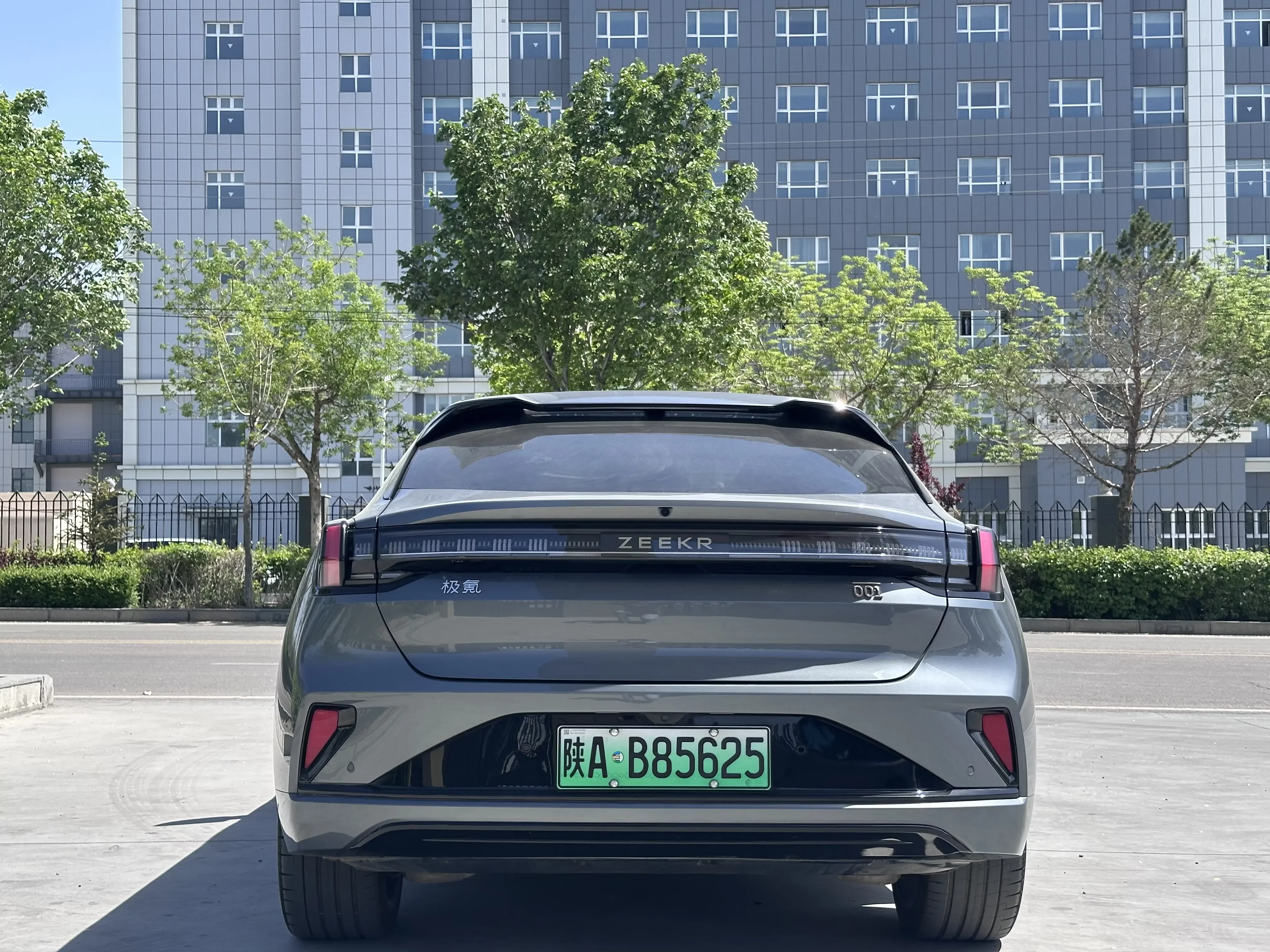 ZEEKR 001