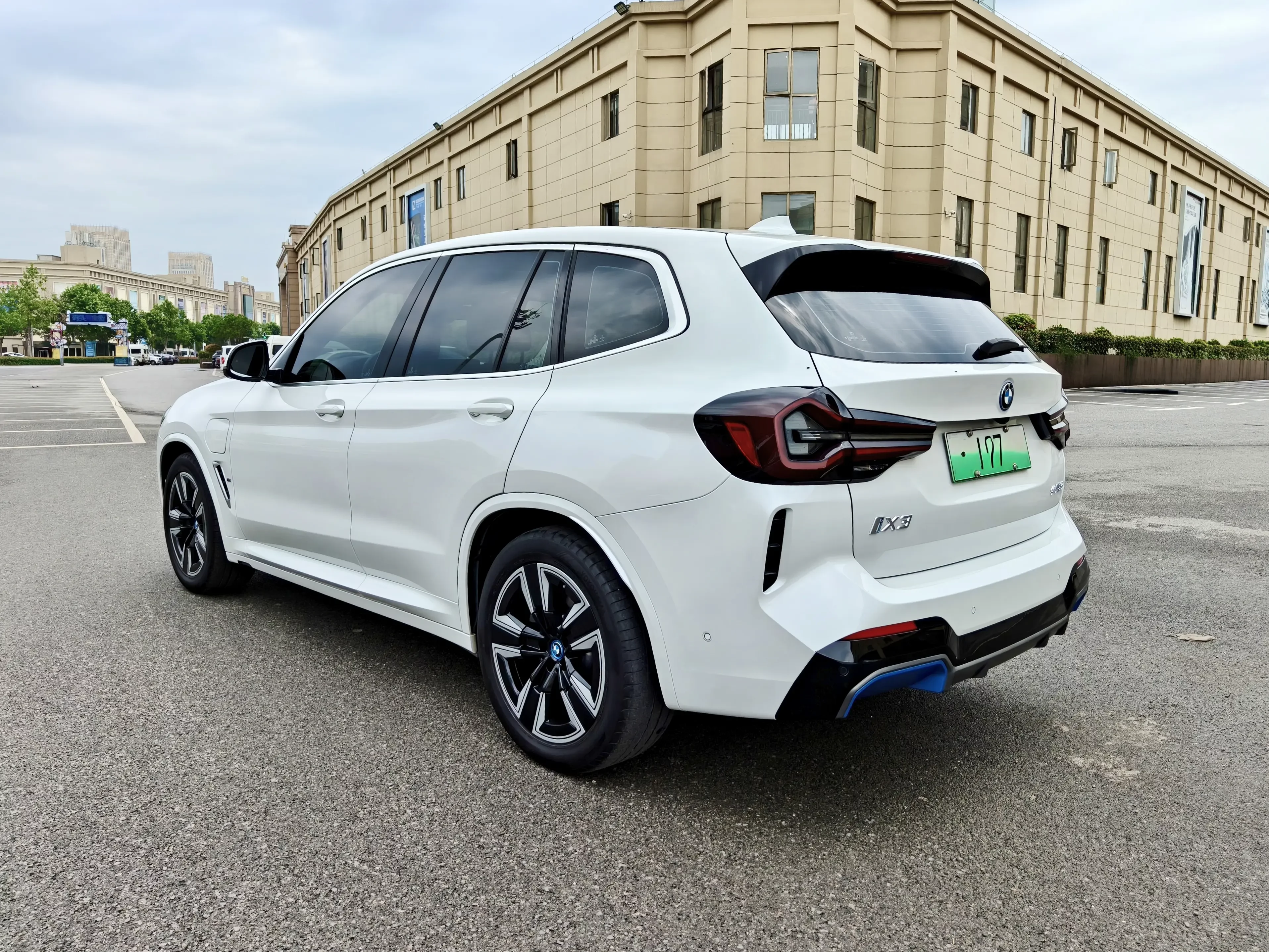 BMW iX3