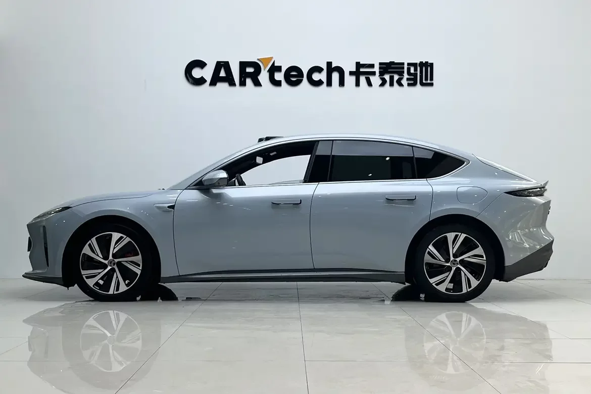 NIO ET5