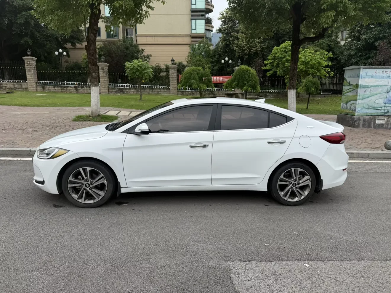 Hyundai lead