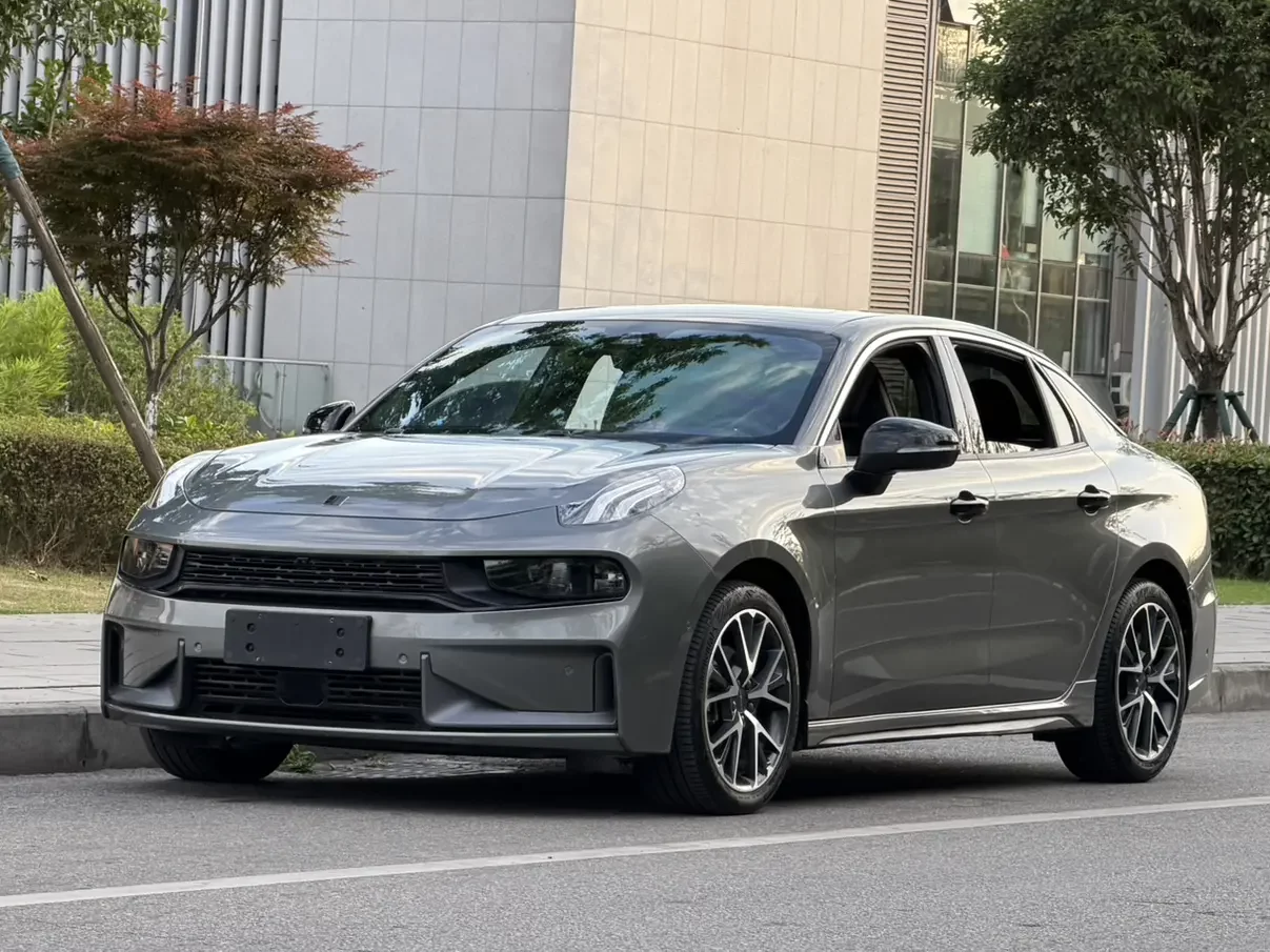 Lynk & Co 03
