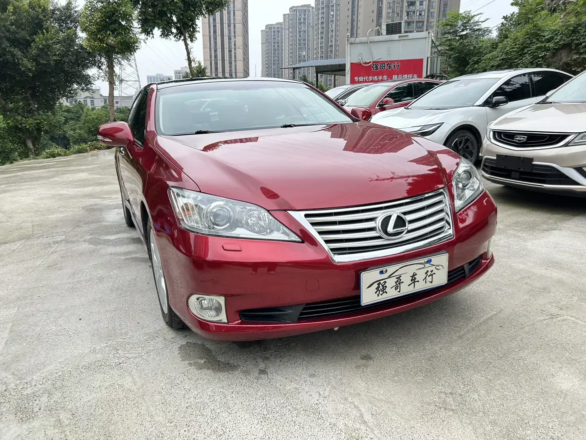 Lexus ES