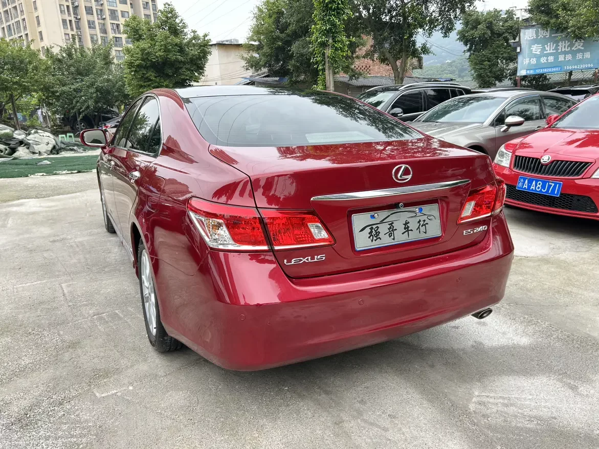 Lexus ES