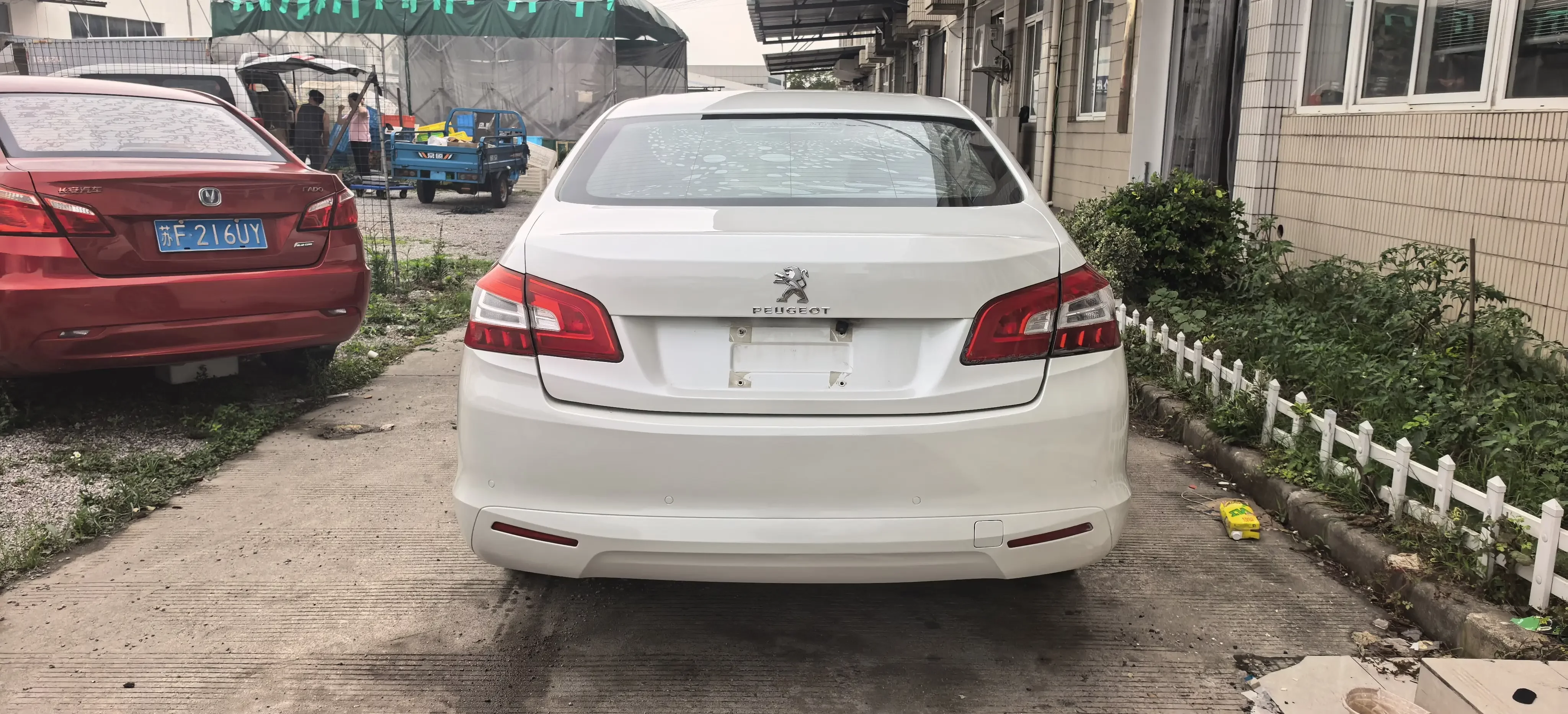 Peugeot 408