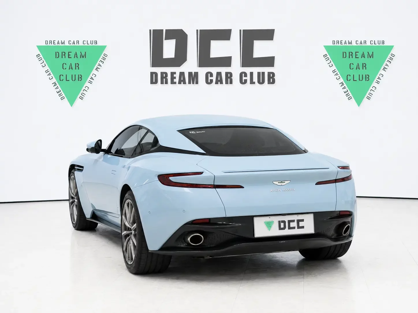 Aston Martin DB11