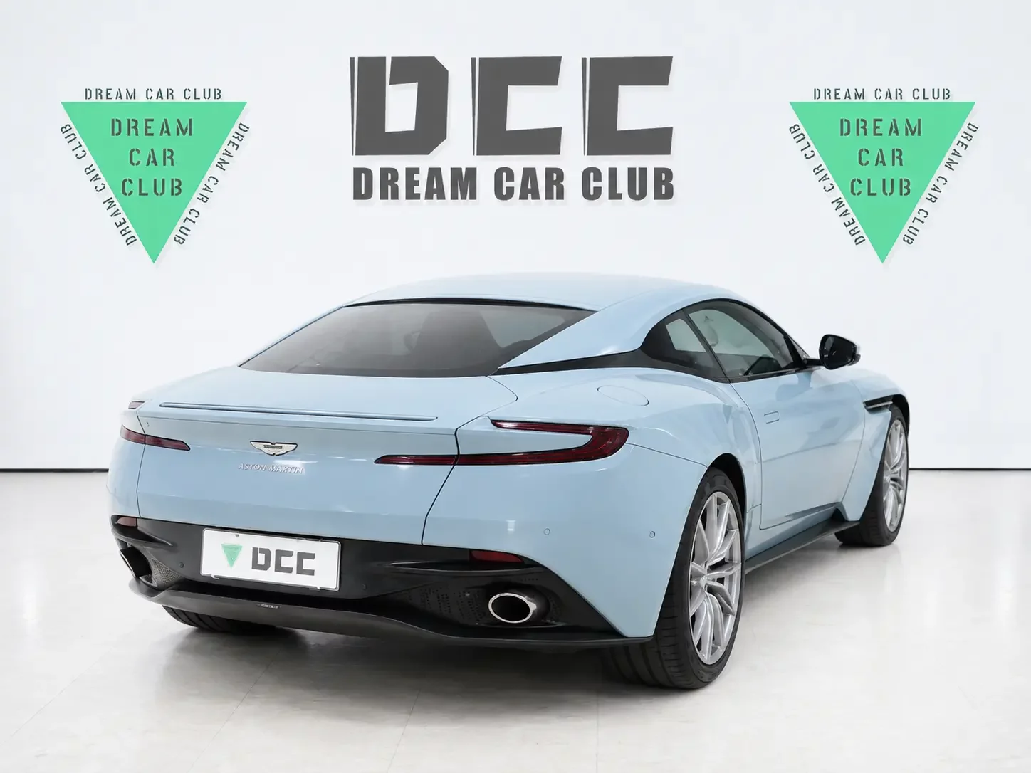 Aston Martin DB11