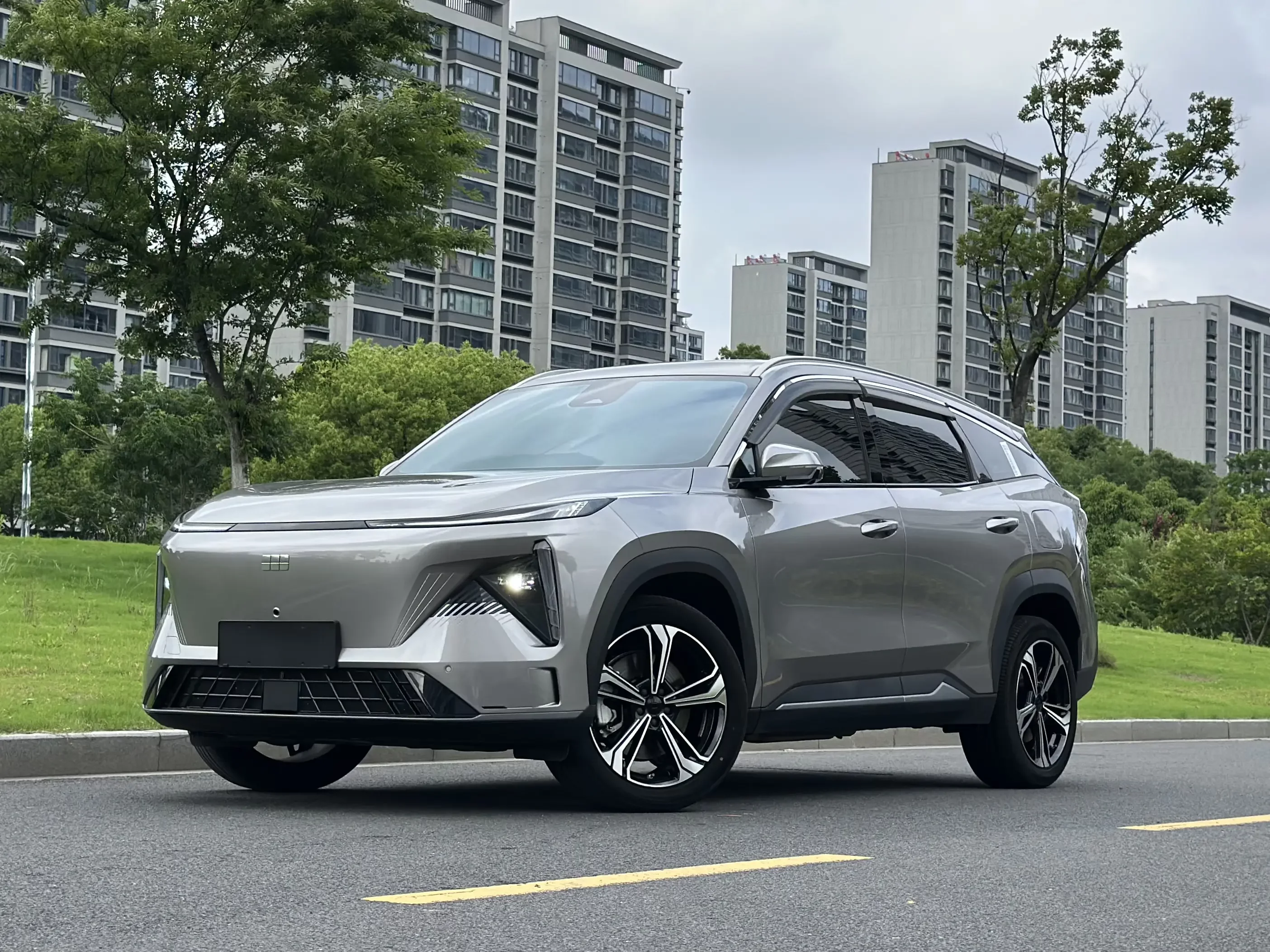 Geely Galaxy L7