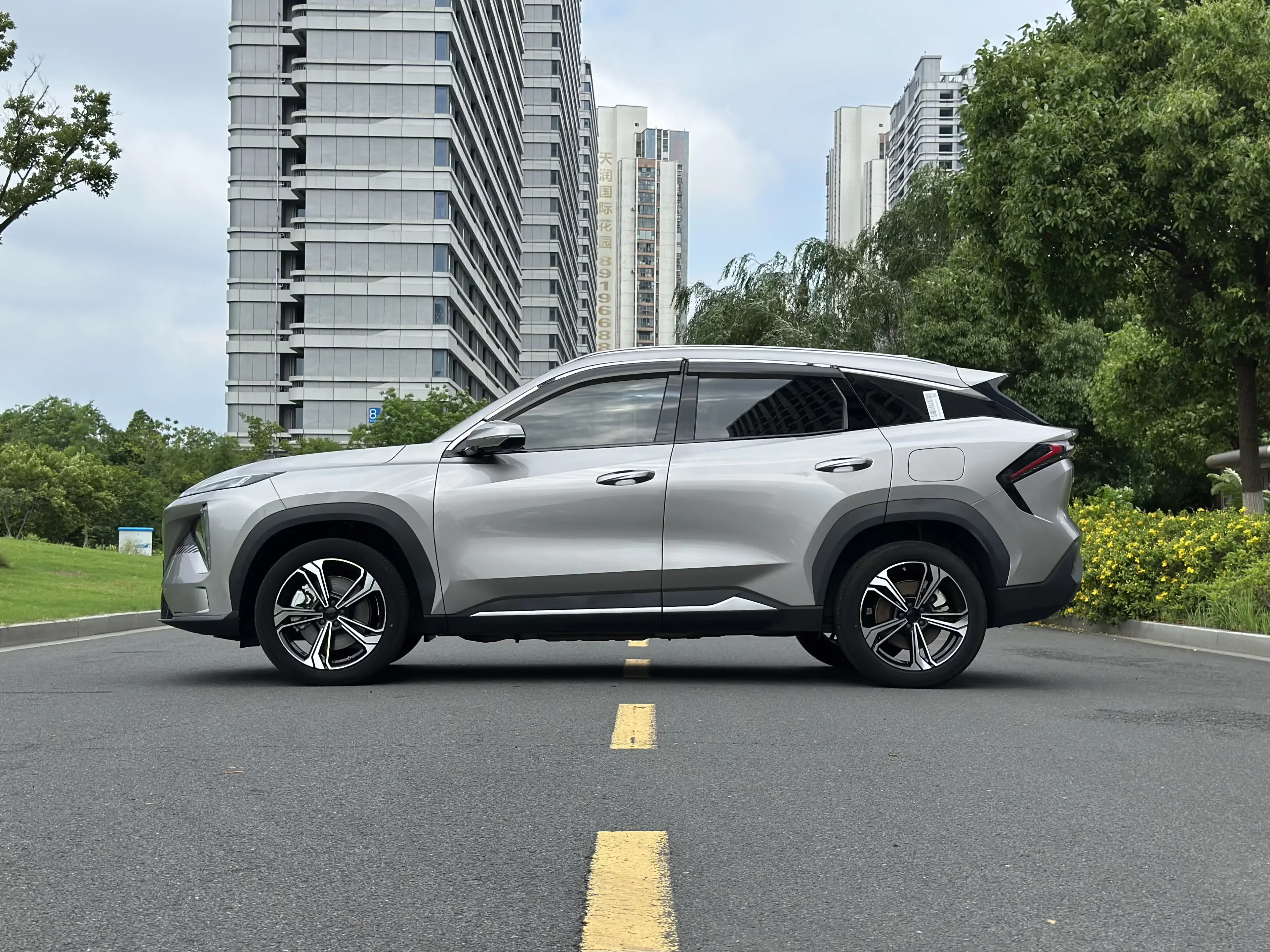 Geely Galaxy L7