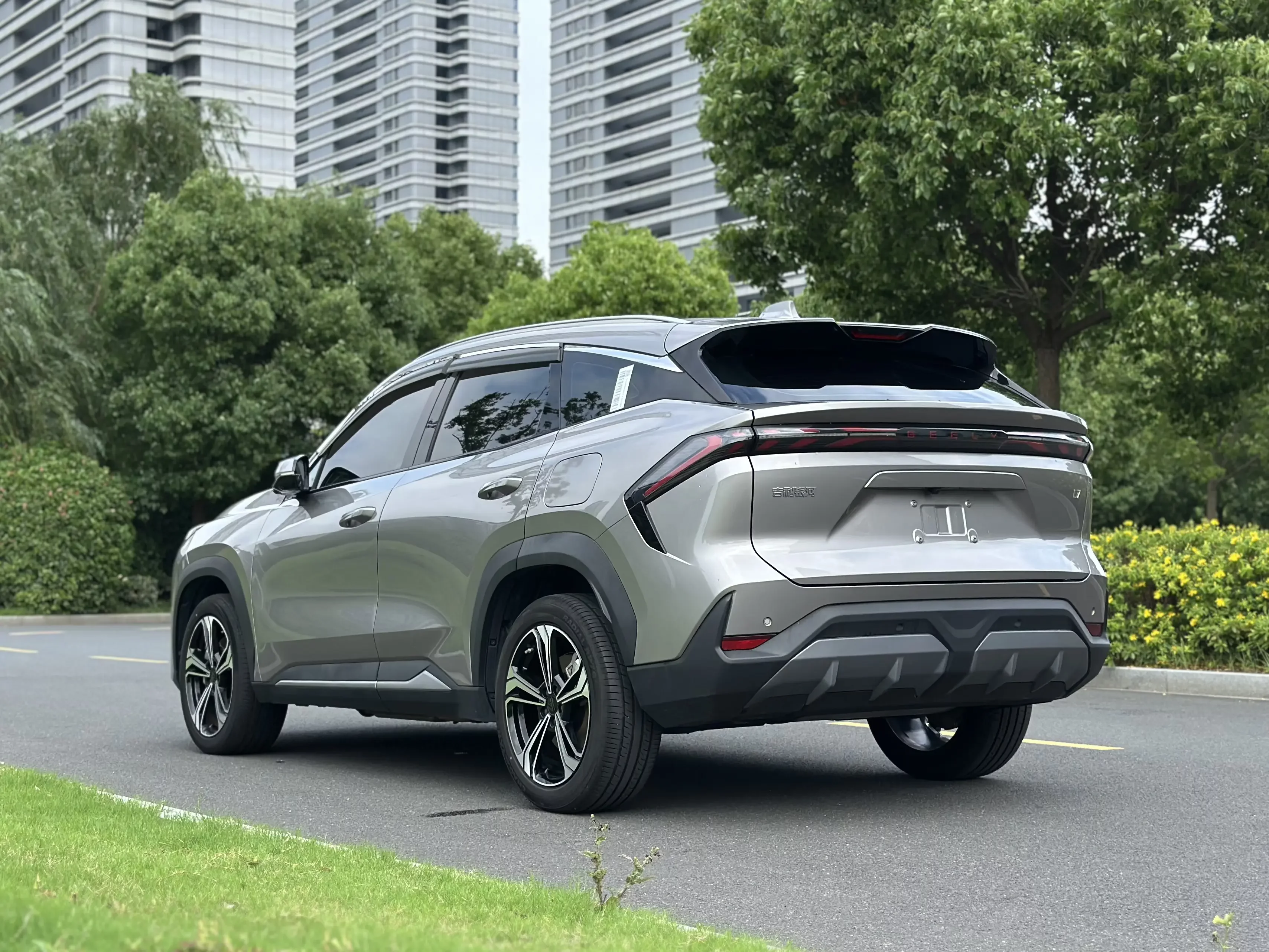 Geely Galaxy L7