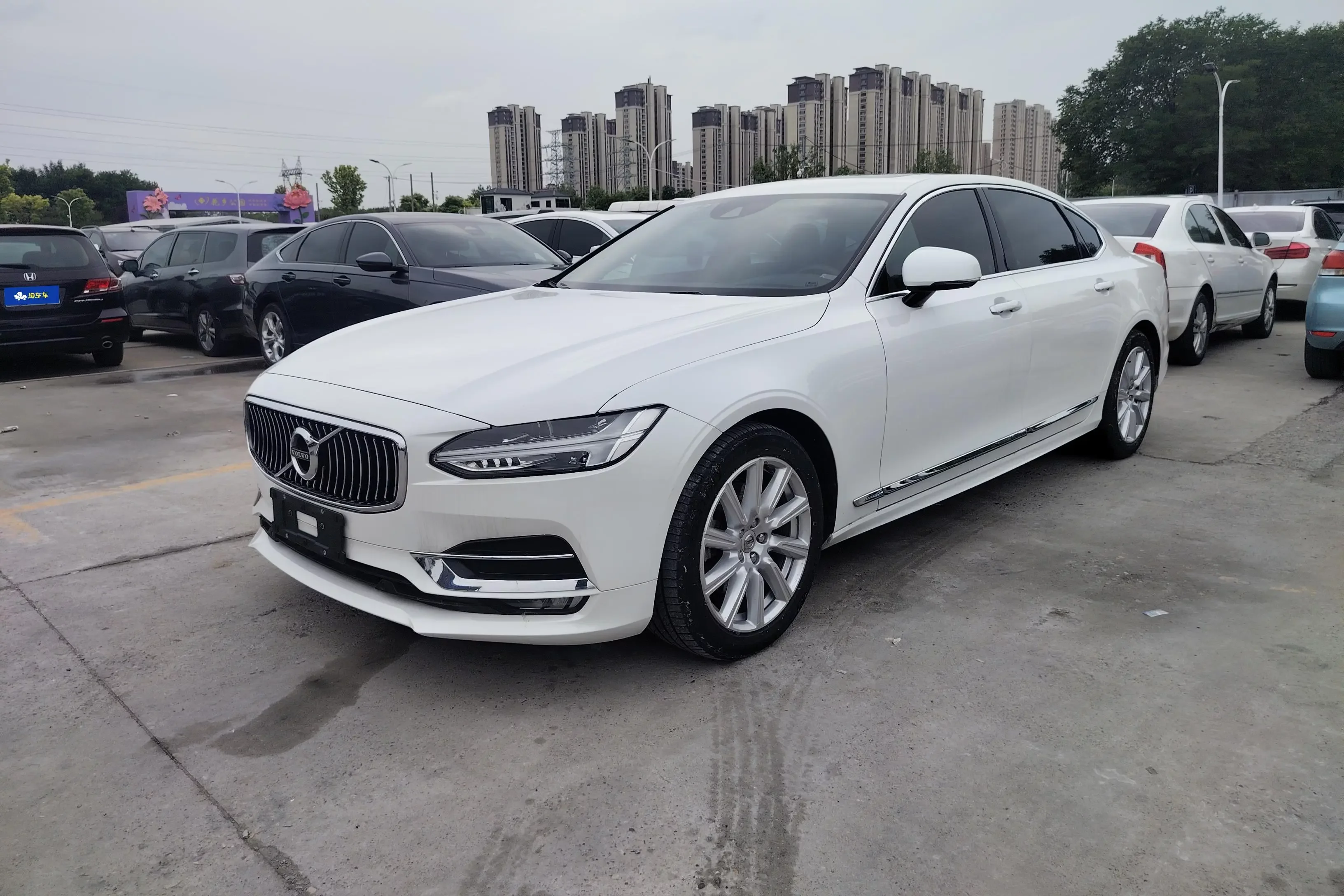 Volvo S90