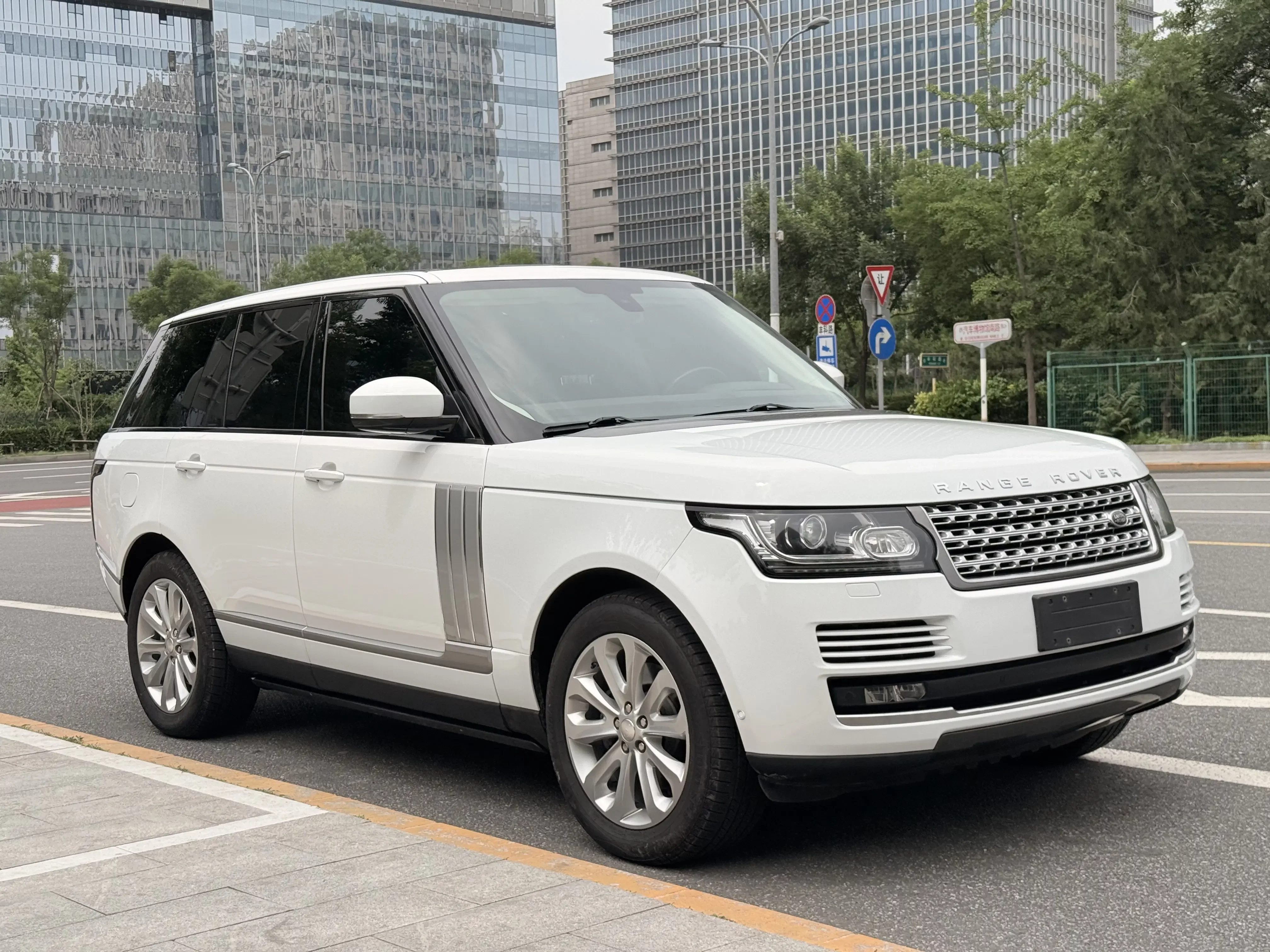Land Rover range rover