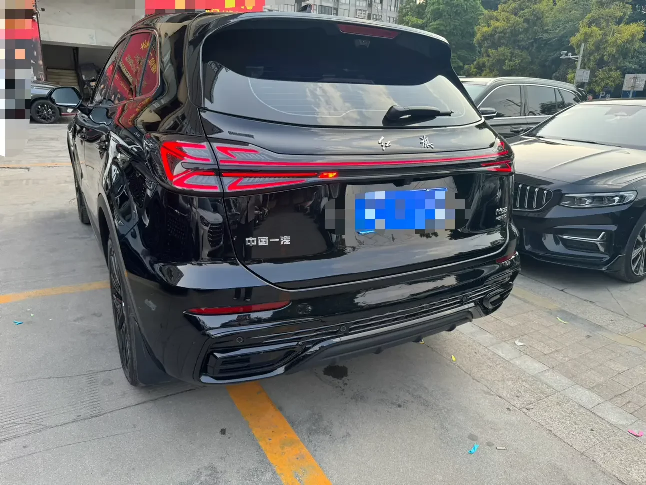 Hongqi HS5