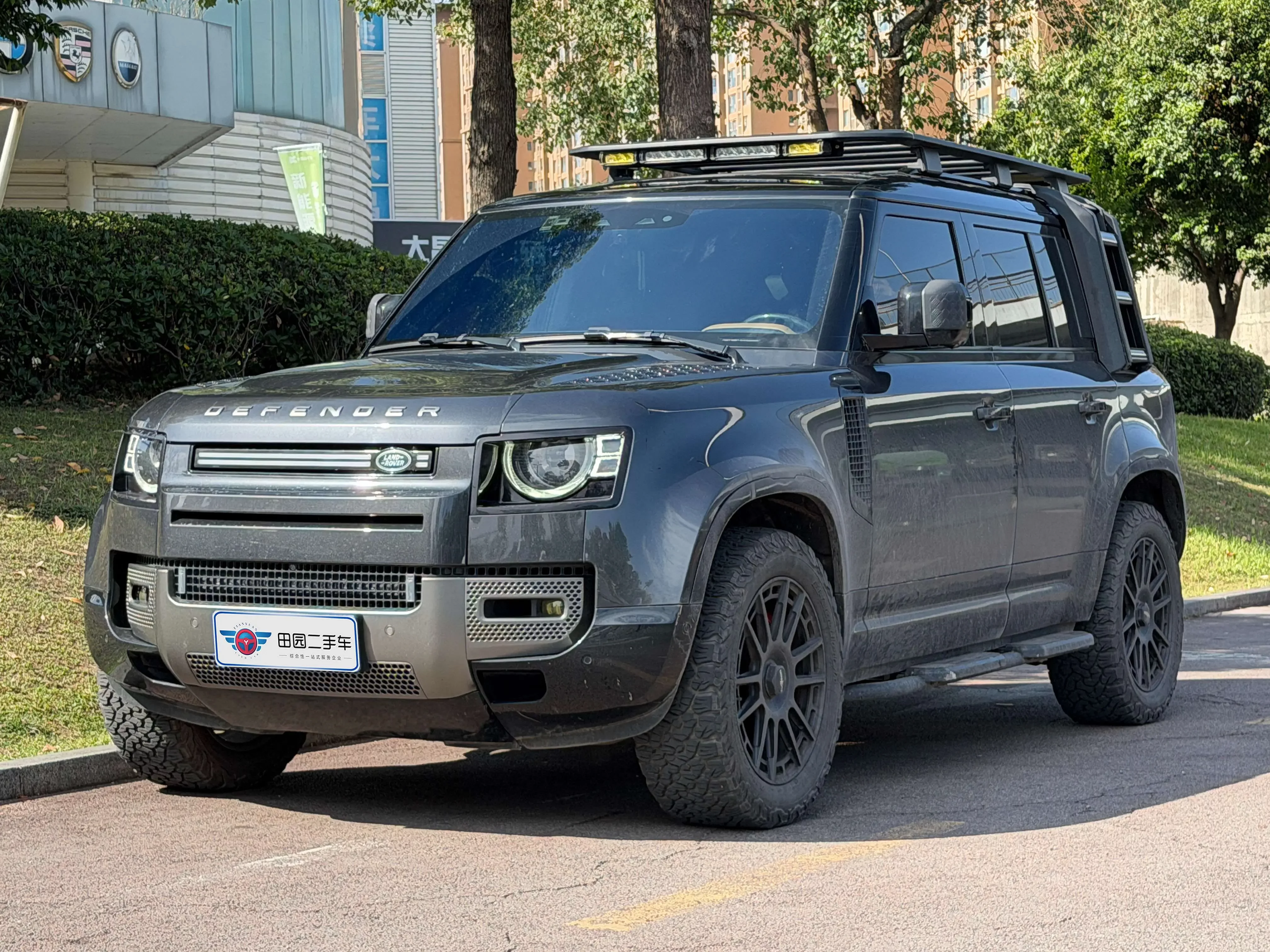 Land Rover guard