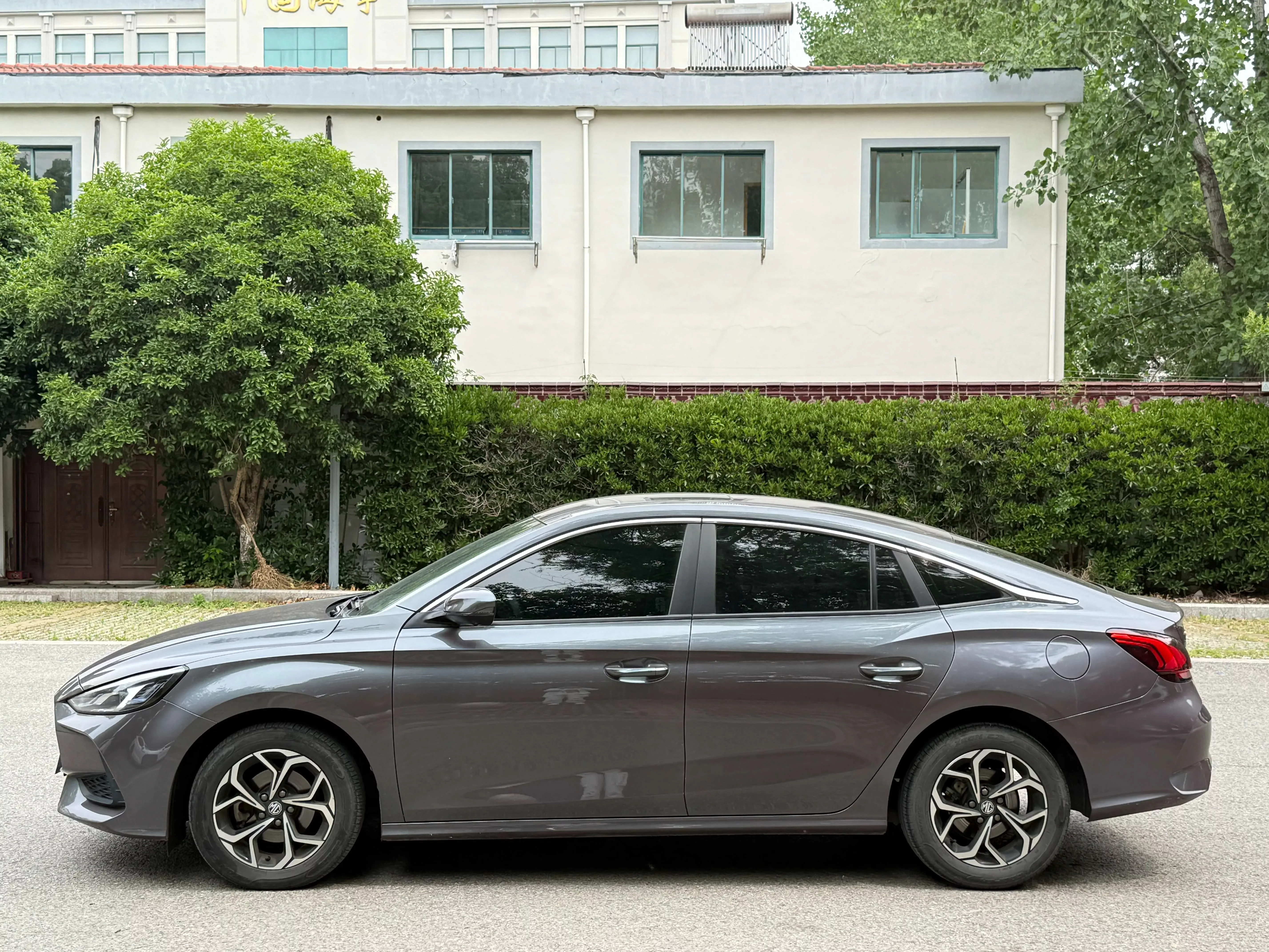 MG 5
