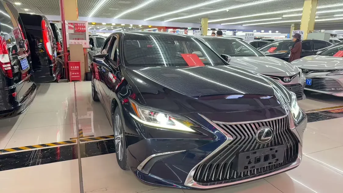 Lexus ES
