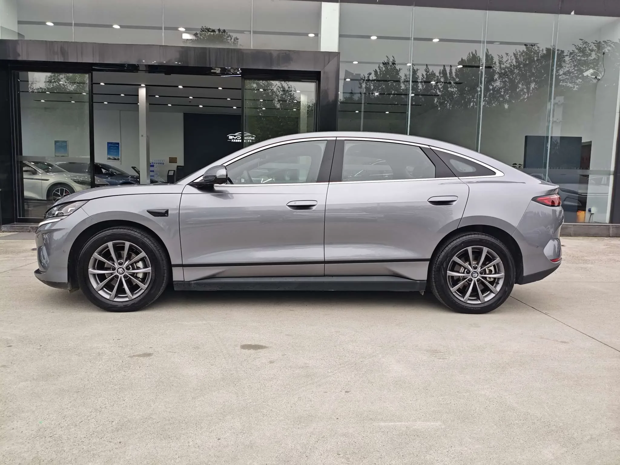 BYD Qin L EV