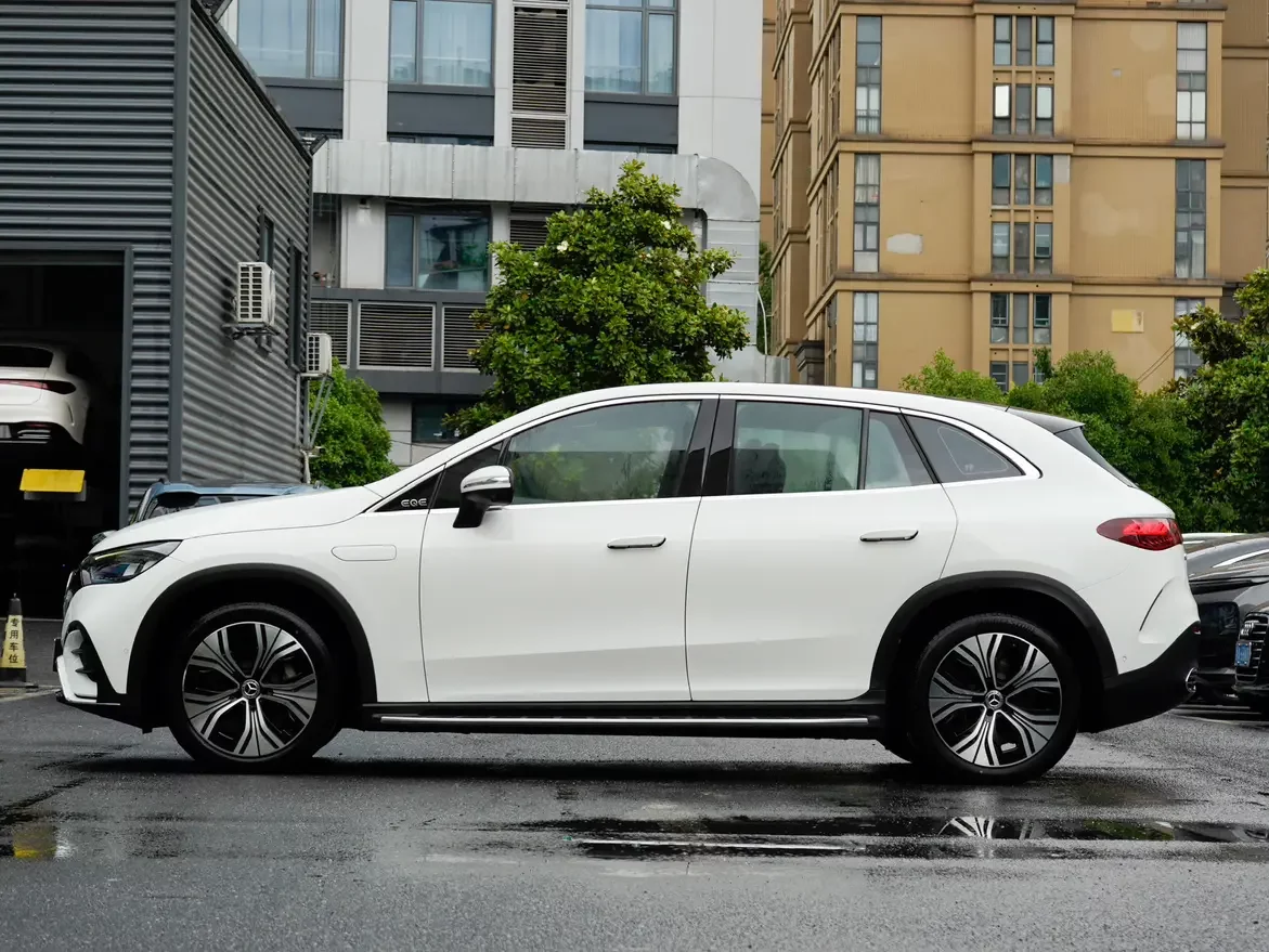 Mercedes-Benz EQE SUV