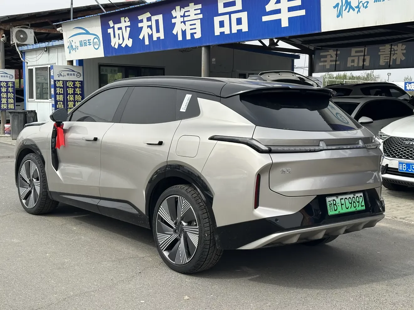 Lynk & Co 08 EM-P