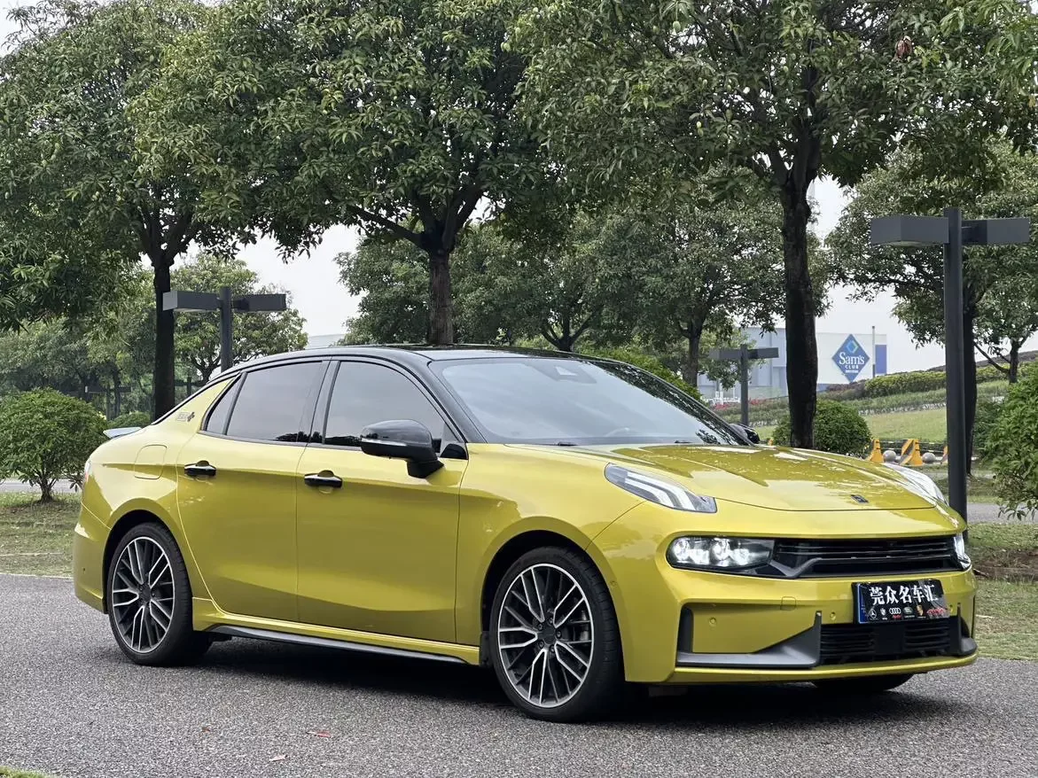 Lynk & Co 03