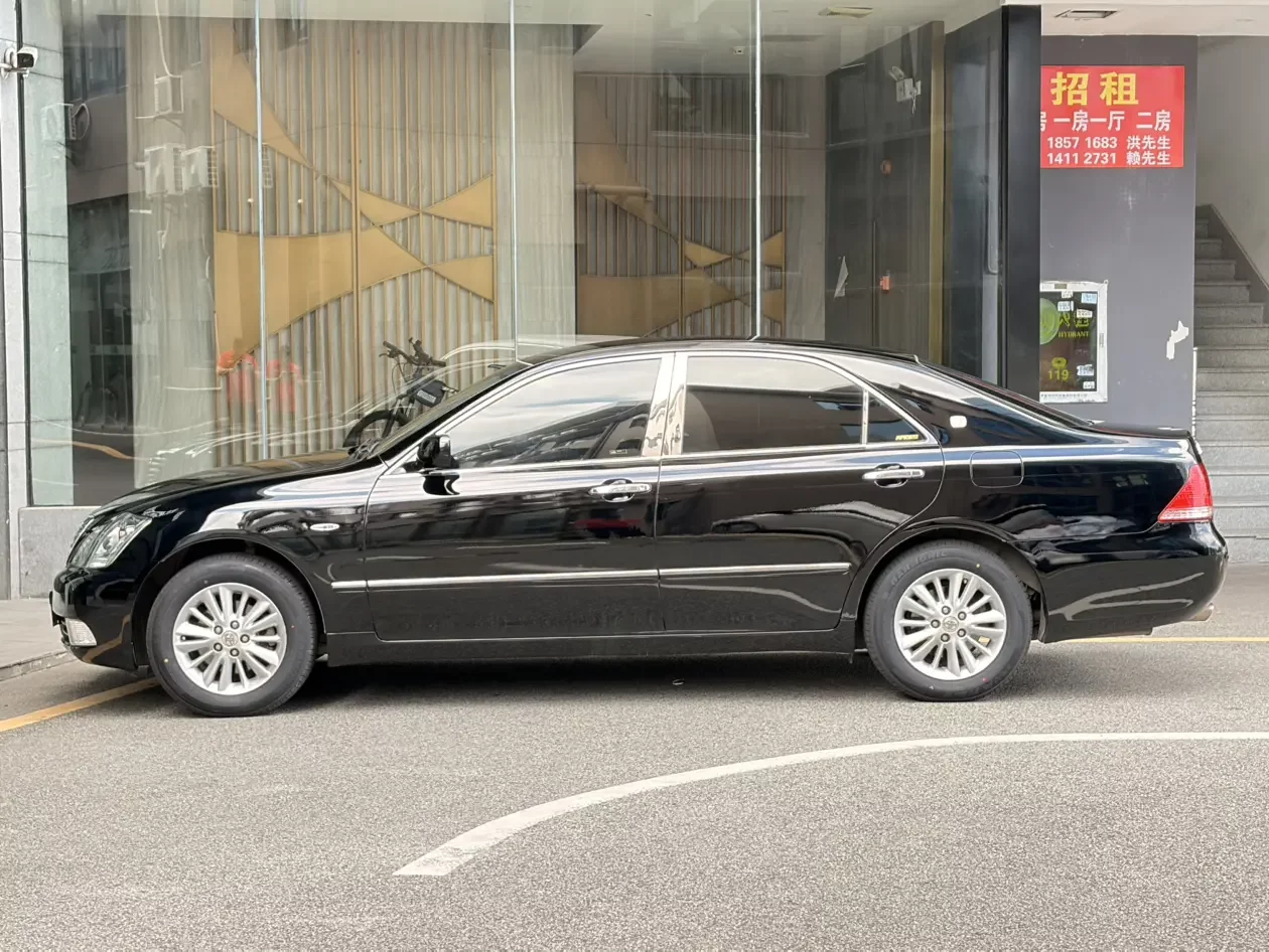 Toyota crown
