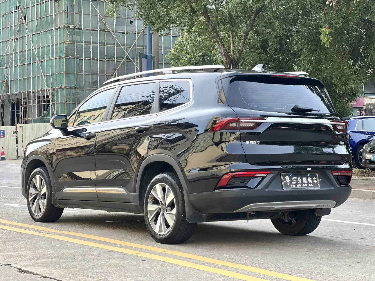 Geely Okavango