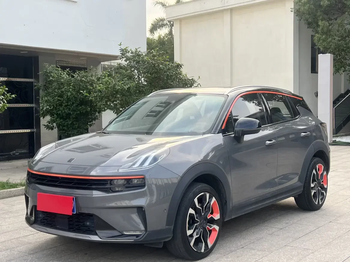 Lynk & Co 06