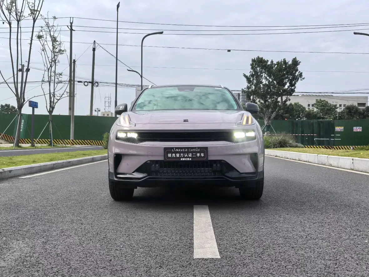 Lynk & Co 06