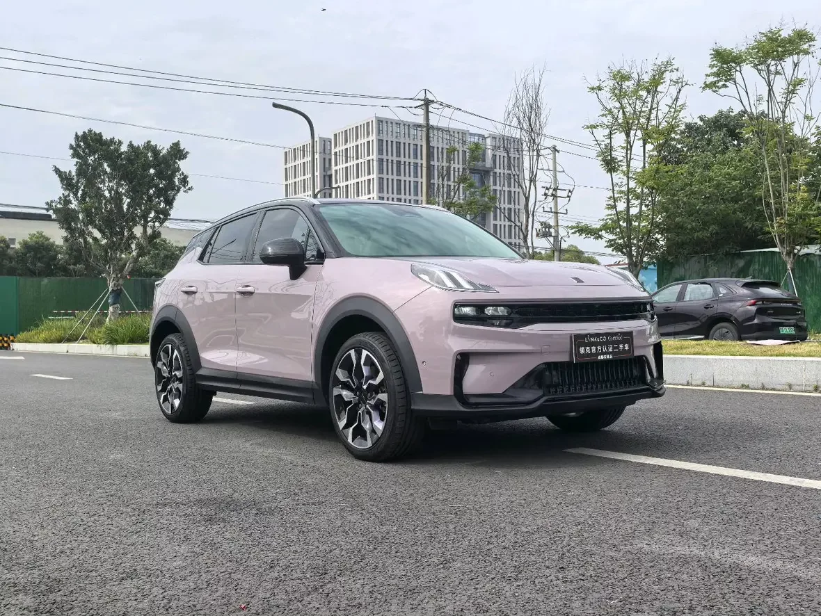 Lynk & Co 06