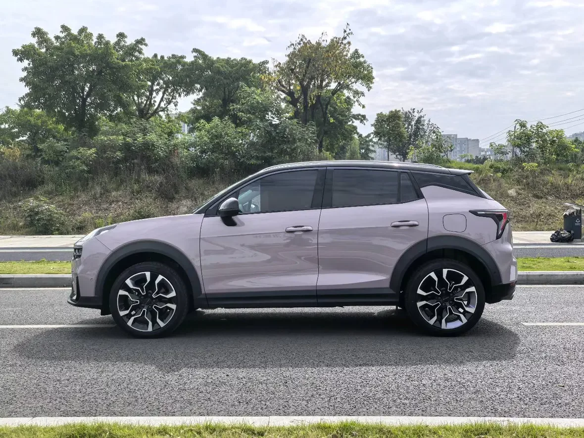 Lynk & Co 06