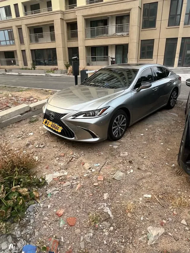 Lexus ES