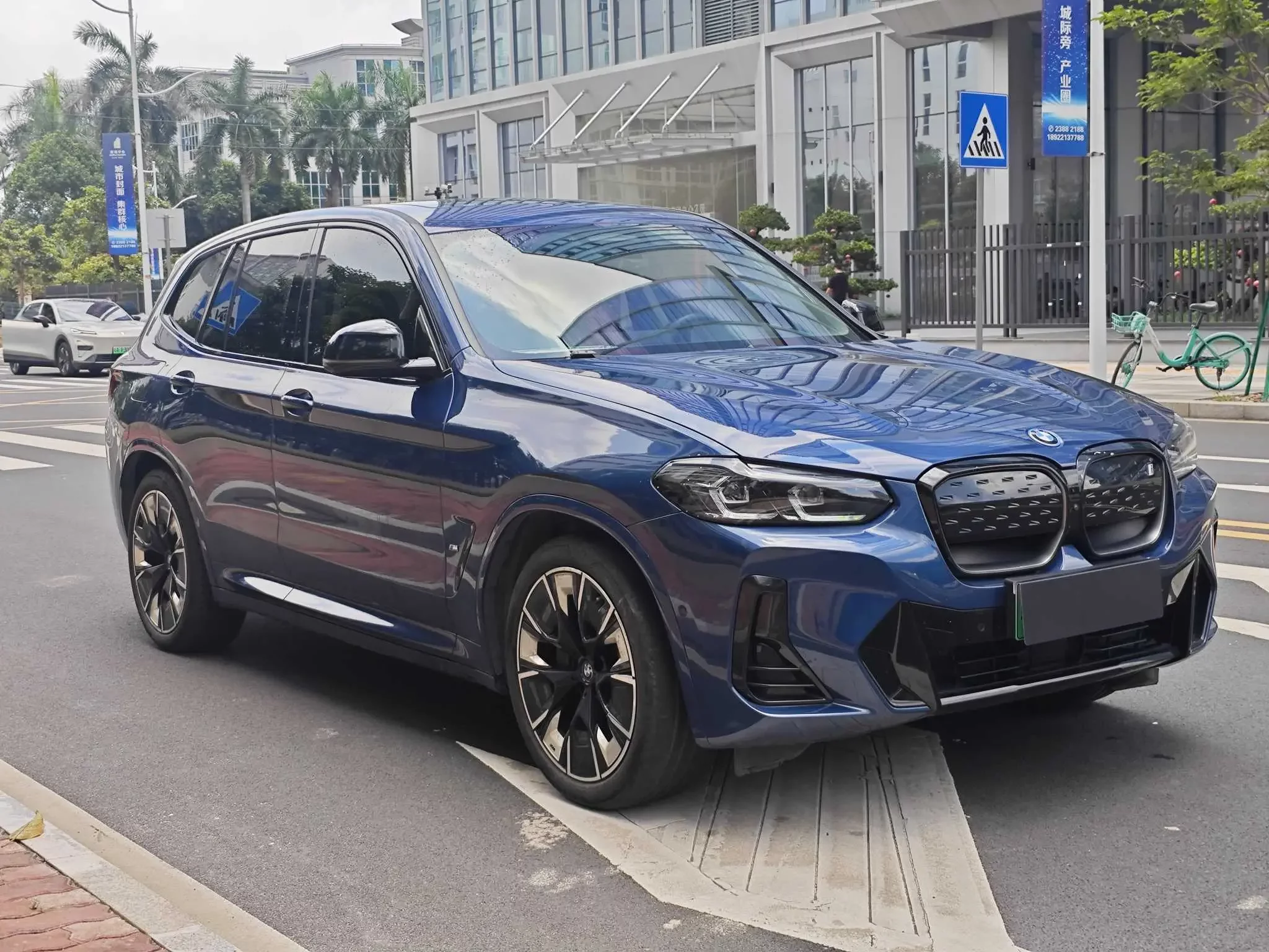 BMW iX3