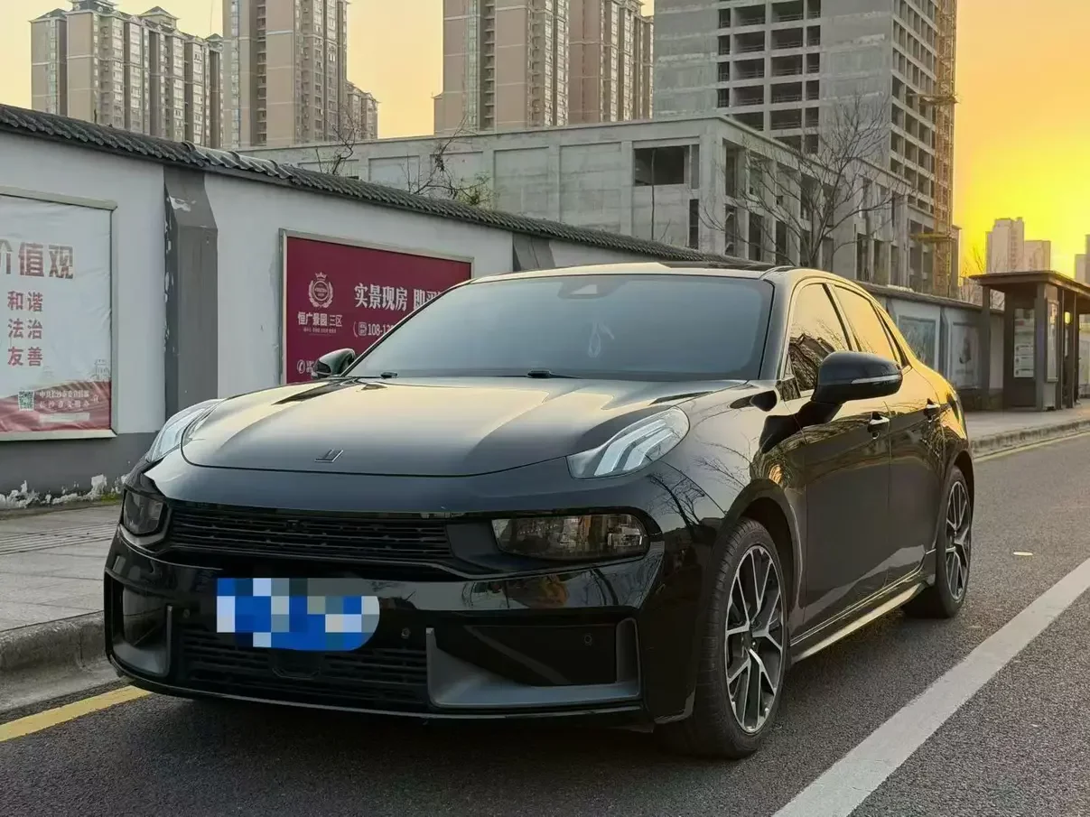 Lynk & Co 03