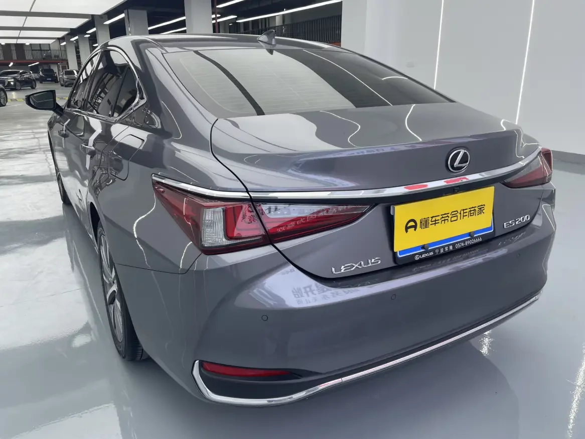Lexus ES