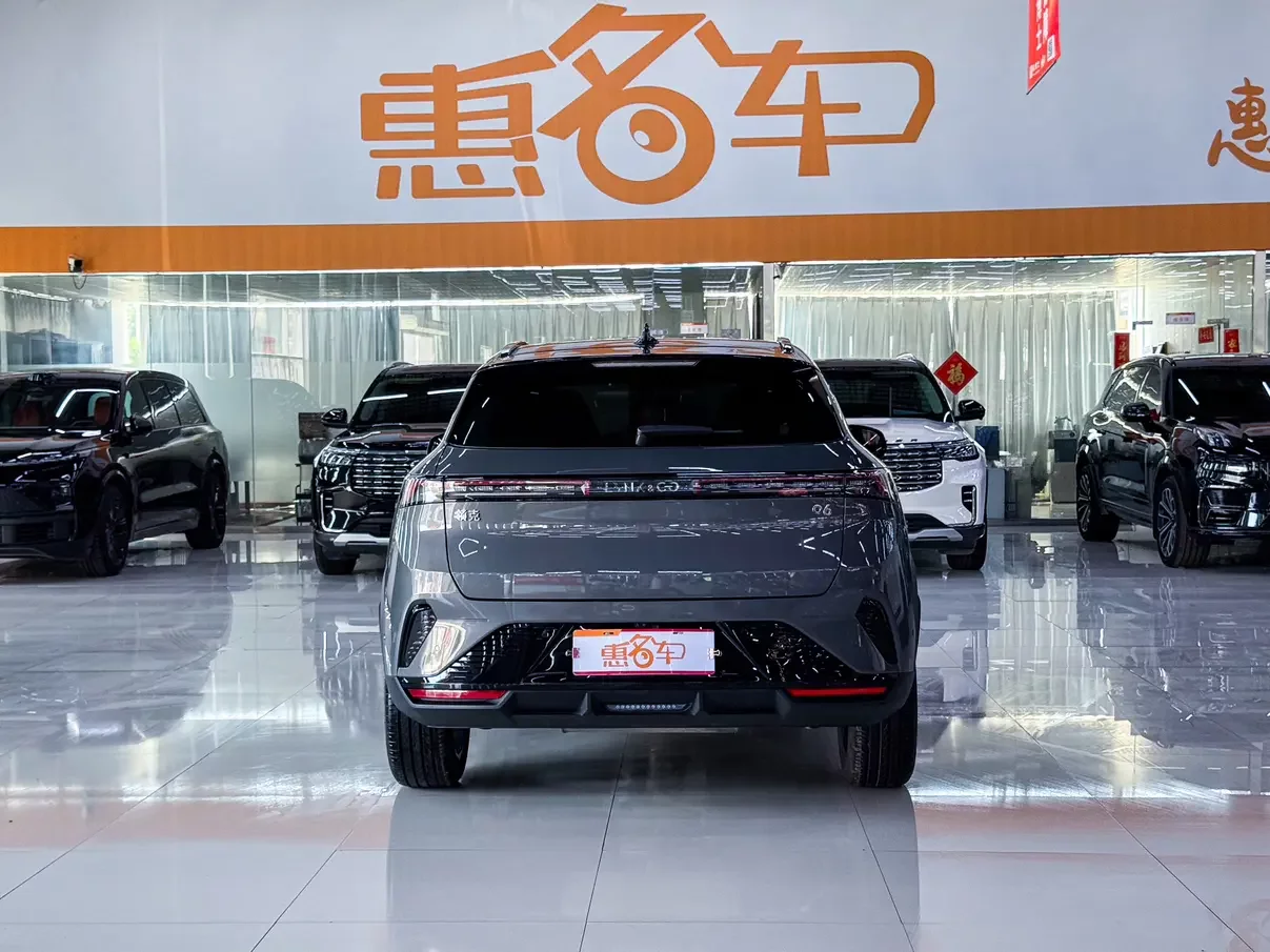 Lynk & Co 06
