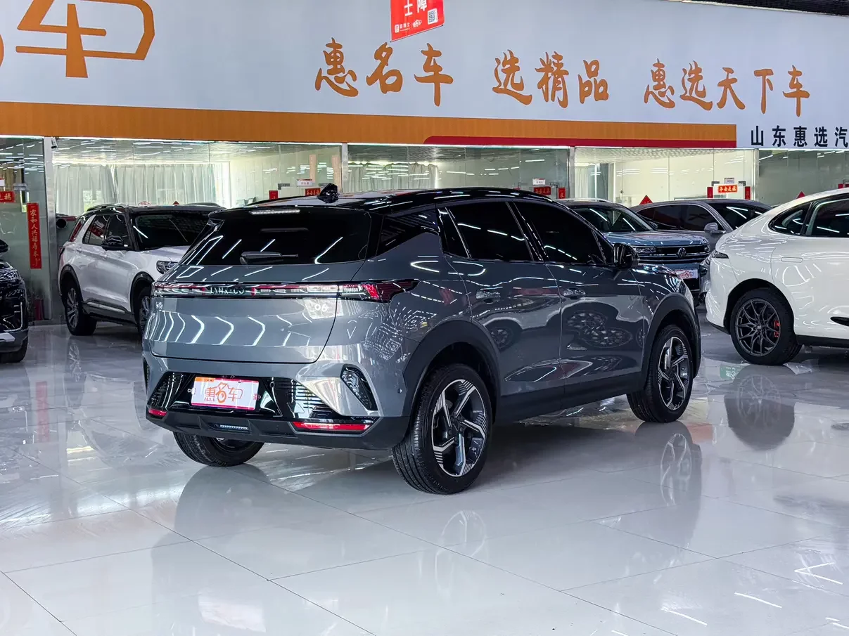 Lynk & Co 06