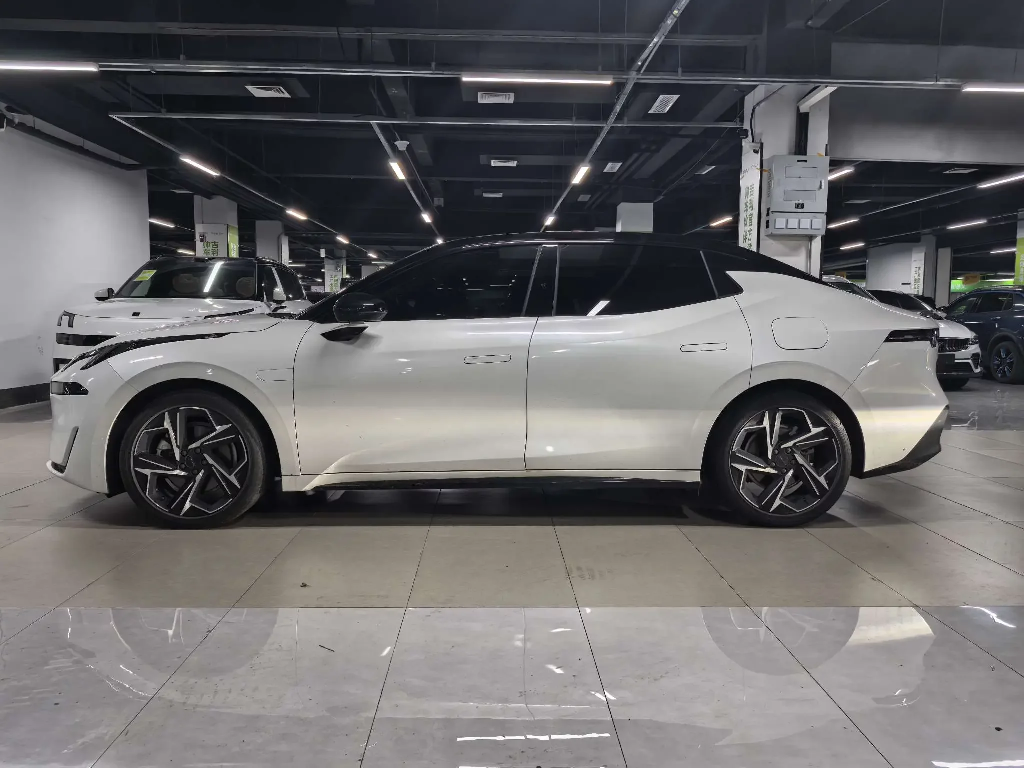 Lynk & Co 07 EM-P